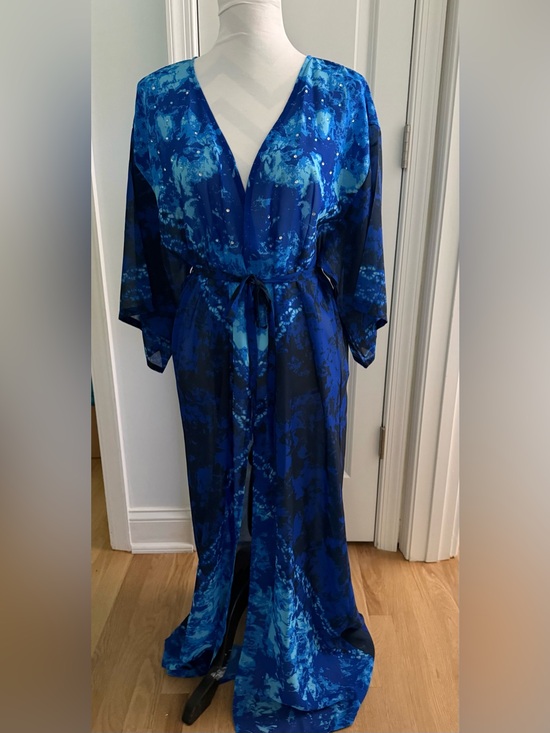 VENUS Other - NWOT - Venus Stunning Beach Cover/Robe w/ Rhinestone Detailing